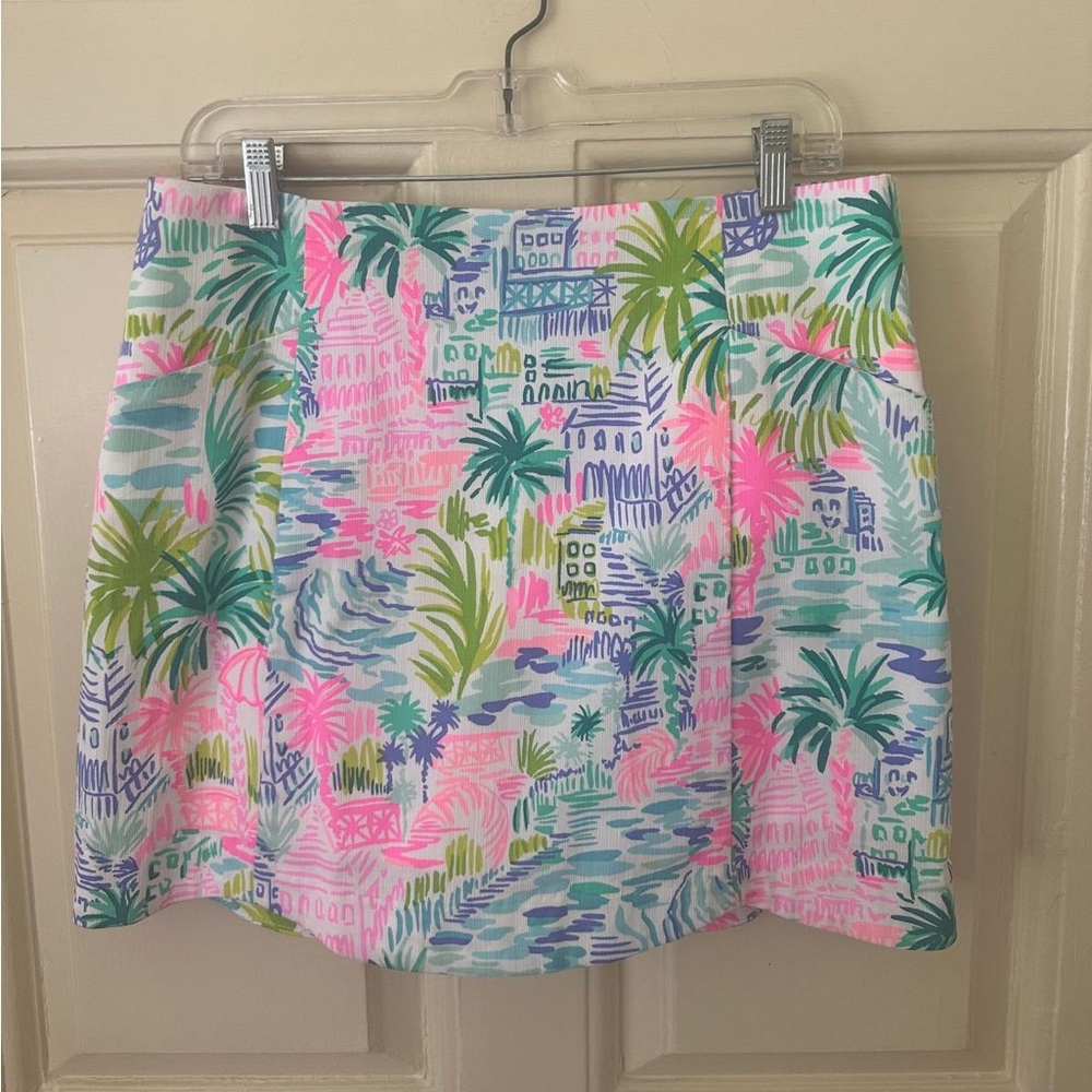 New with tags. Lilly Pulitzer Vibrant Tropical Mini
Becky skort